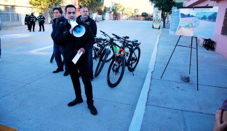 Cumple Toño Ochoa su palabra y entrega más calles pavimentadas