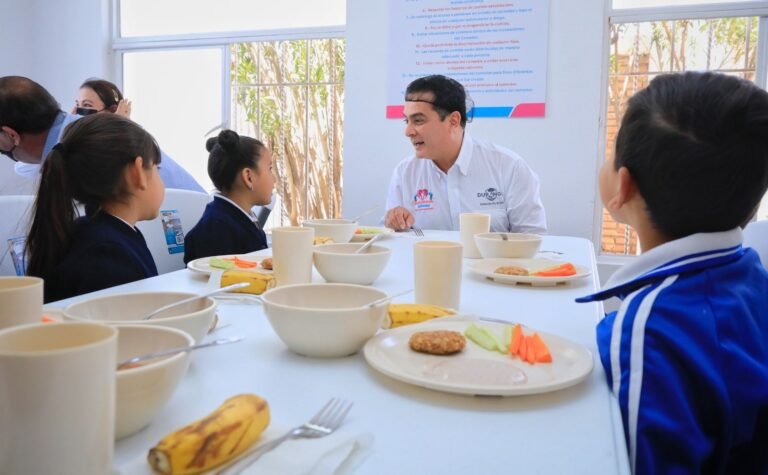 Regresan los pequeños a clases, con salud y bien alimentados: Toño Ochoa