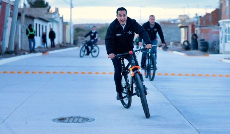 A rodar con Toño Ochoa por las nuevas calles pavimentadas