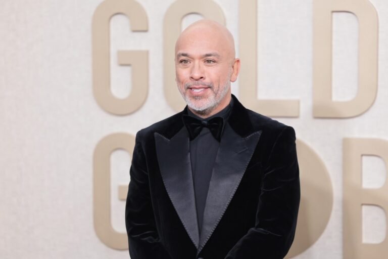 Jo Koy fracasó como presentador en los Globos de Oro