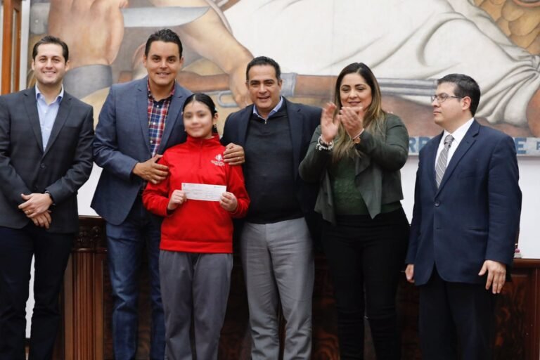 Son las niñas y niños duranguenses lo más importante de nuestra casa: Toño Ochoa