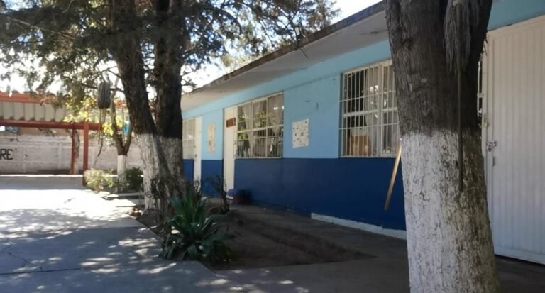Hay carencia de computadoras en primaria 