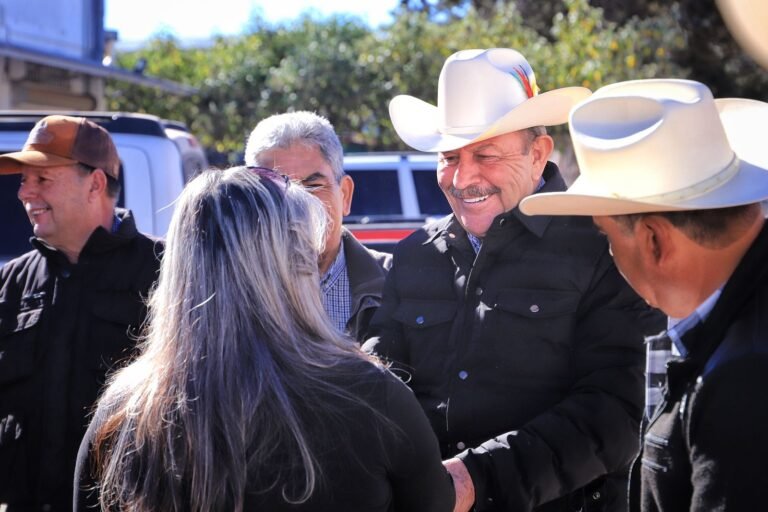 Escucha Joel Corral necesidades de la gente