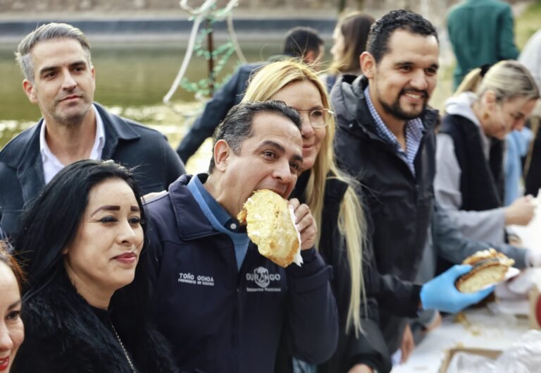 Alegría y diversión en la Macro Rosca de Reyes de la gran familia duranguense