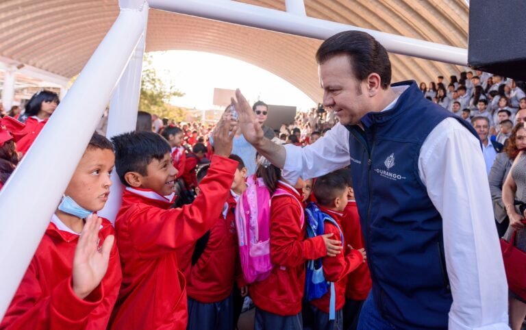 Regresan más de 450 mil alumnos a clases este 2024, el año de Durango; Gobierno de Esteban va por primeros lugares en educación en el país