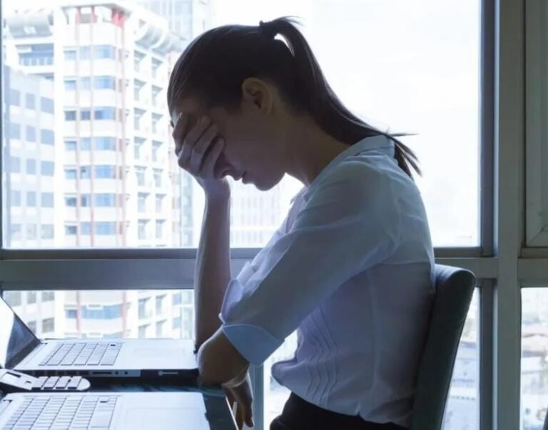 Detectan impacto en la salud mental de trabajadores