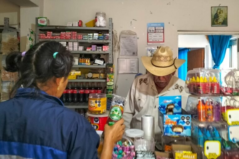 Tienditas, en riesgo de desaparecer
