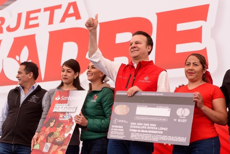 Cumple Esteban con las mujeres de Durango; presenta la Tarjeta Madre