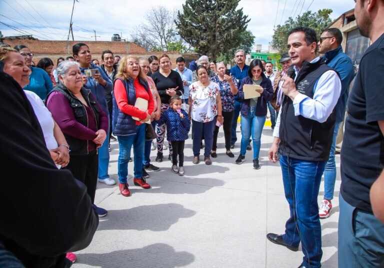 Cambia su vida la gran familia con las obras del Presupuesto Participativo de Toño Ochoa