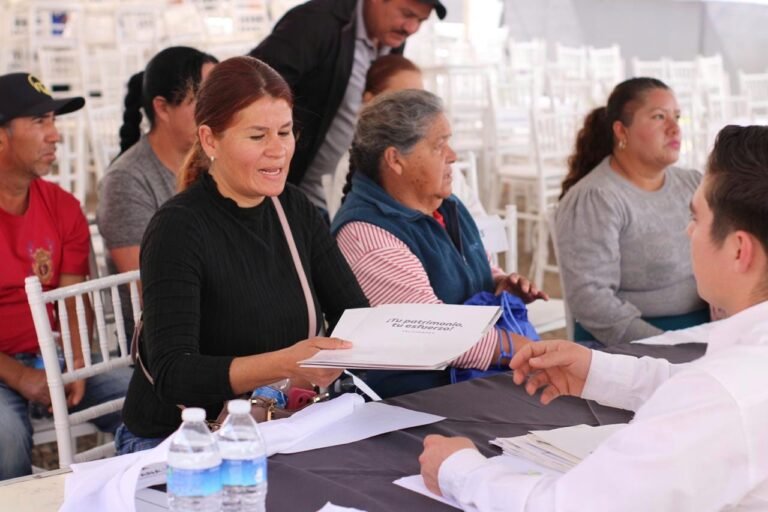 Obtienen certeza jurídica 150 familias a través del Inmuvi