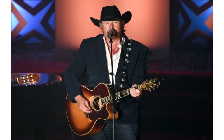Muere el cantante Toby Keith, compositor de ‘Beer For My Horses’