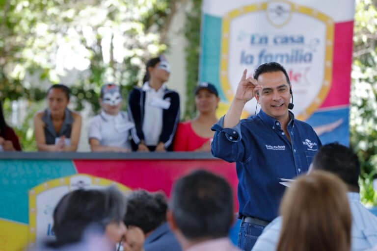 Se unen diputados a Toño Ochoa por más sonrisas y felicidad a la gran familia