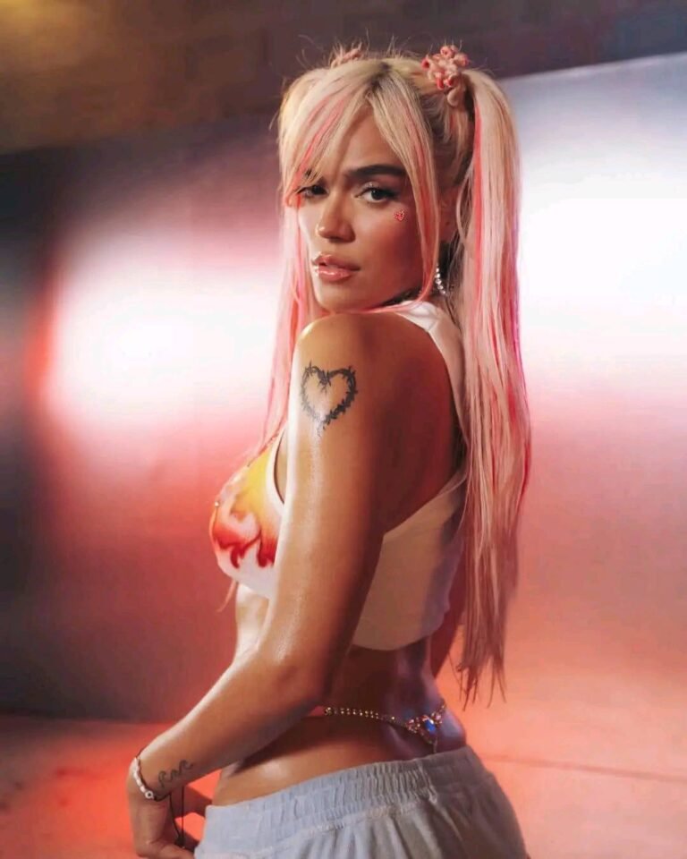 Karol G recibirá el título a la Mujer del Año en los Billboard femeninos