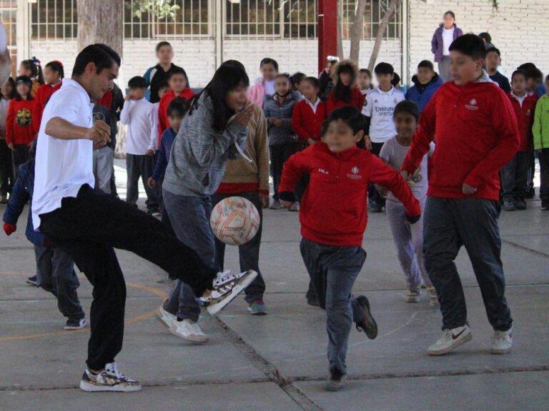 Alacranes en labor social