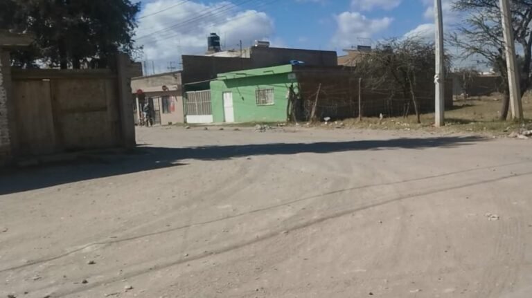 Calles sin pavimentar en la colonia San Carlos