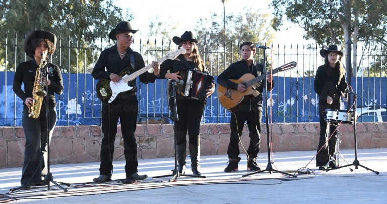 Viven la Callejoneada de la ESMUMEX en la Benjamín Méndez