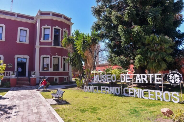 Familias se divierten y conocen historia de Durango