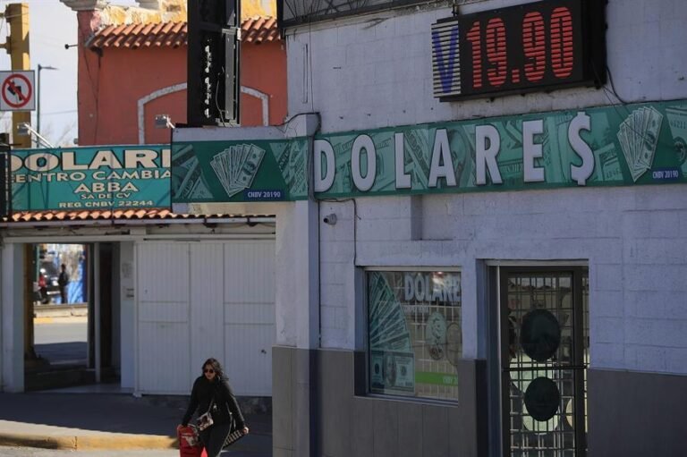 Recibe México 63 mil 313 mdd en remesas: Banxico