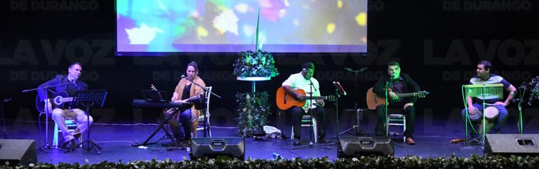 Homenajean a Alejandro Filio en el XXV Festival Cultural Universitario