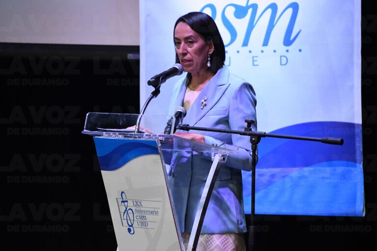 Reconoce ESM-UJED a maestros durante ceremonia solemne por su LXX Aniversario