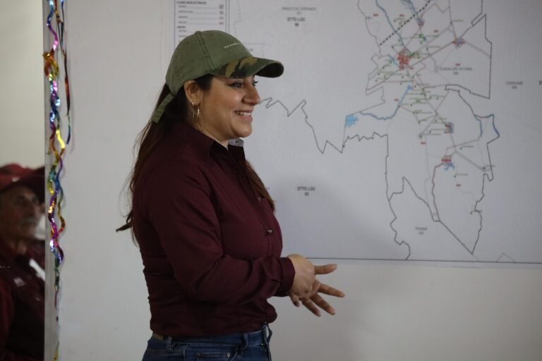 Recorre Sandra Amaya calles de Guadalupe Victoria