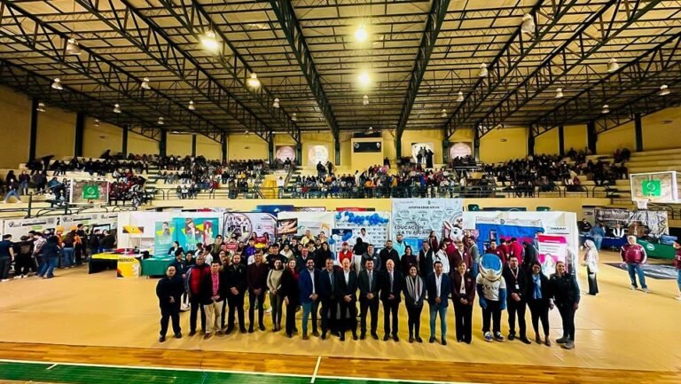 Ofrecen oferta educativa de universidades para alumnos del Cobaed
