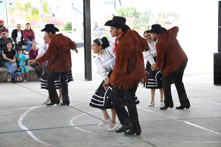 Invaden de folclor y mexicanidad el Fraccionamiento La Forestal