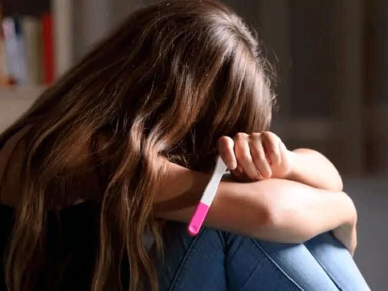 Aumenta hasta 12% el número de embarazos en adolescentes: DIF