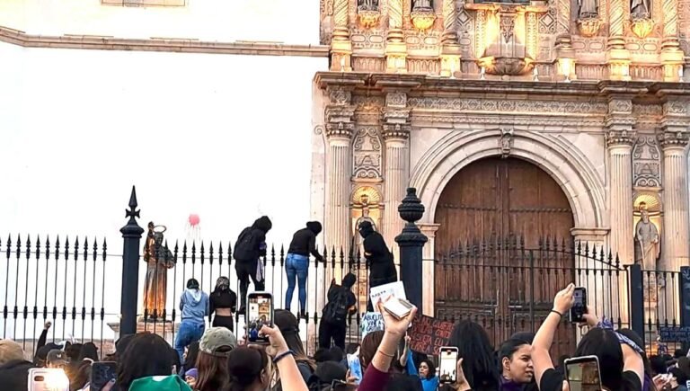 Genera marcha del 8M inconformidades por la iconoclasia