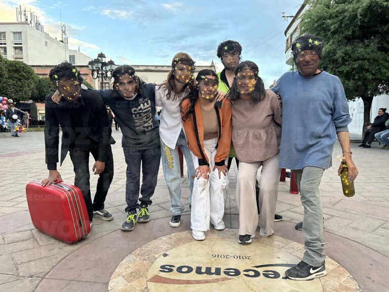 Corpus Di Ballo invadió la calle “En defensa de las luciérnagas naufragantes”