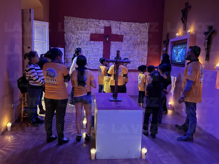Inauguran la exposición “Crucifijos”
