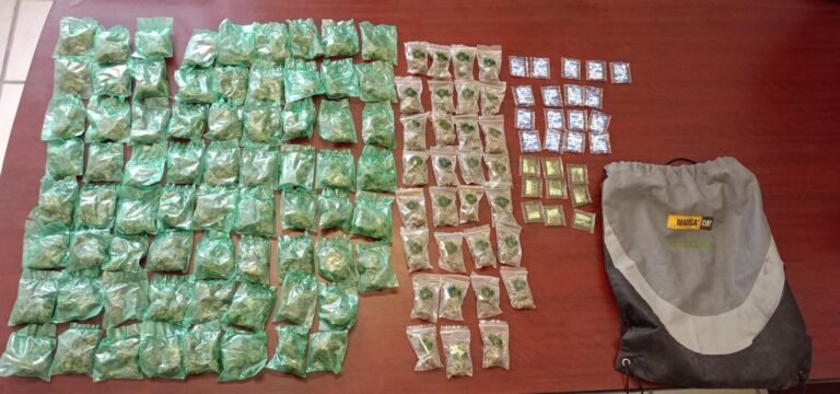 Aseguran mochila con 127 dosis de droga en Lerdo