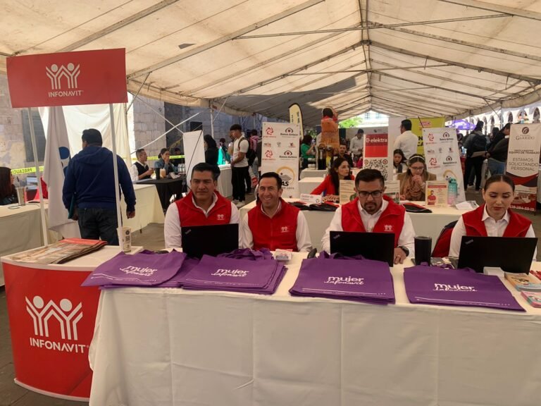 Participa Infonavit en Feria del Empleo para la Mujer