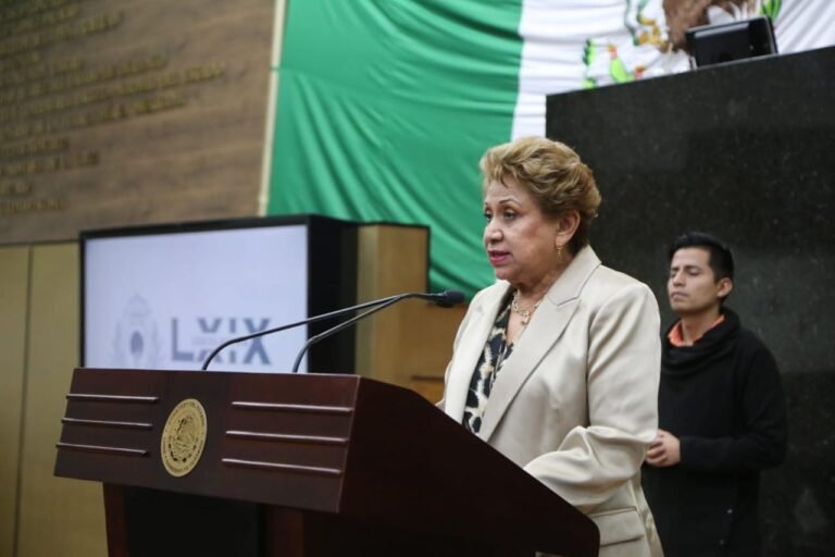 Necesario regular uso de móviles en clases: Triana Martínez