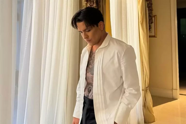 Christian Nodal se dislocó la mandíbula
