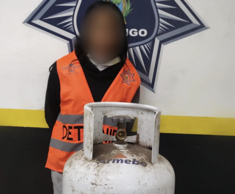 Se “vuela” un tanque de gas en la José Ángel Leal