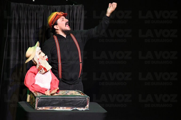 Angelino comparte sus sueños al auditorio