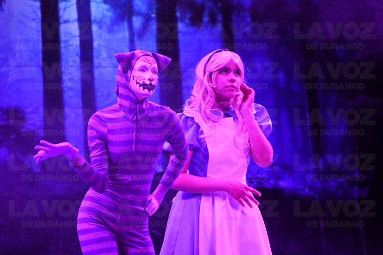 Viajan por el loco mundo de “Alicia en el país de las maravillas”