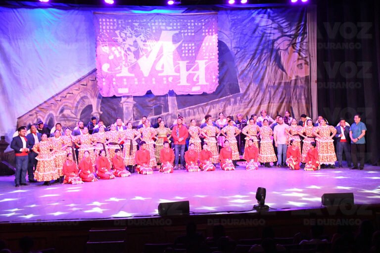 Magisterial Huehuecóyotl A.C. bailó con causa en el espectáculo “Durango, ayer, hoy y siempre”