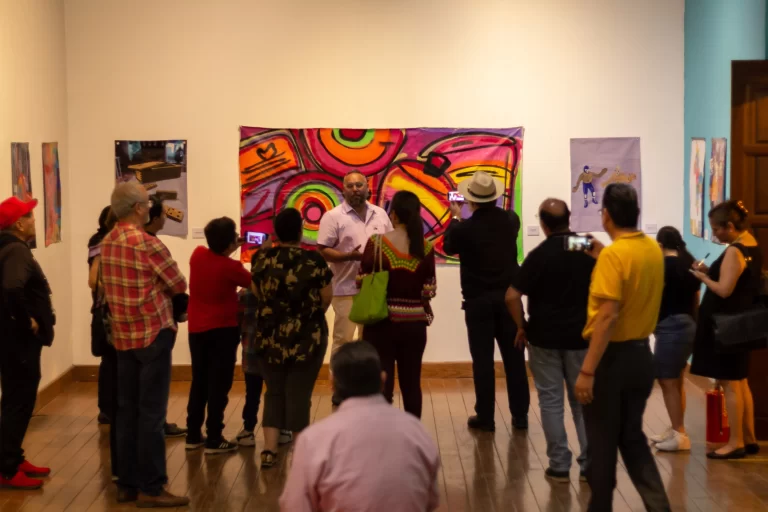 “El niño y el color” de Enrique Chiu corta su listón inaugural