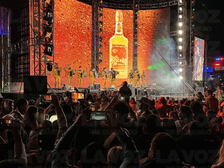 Retiembla Durango con la Banda El Recodo de Don Cruz Lizárraga