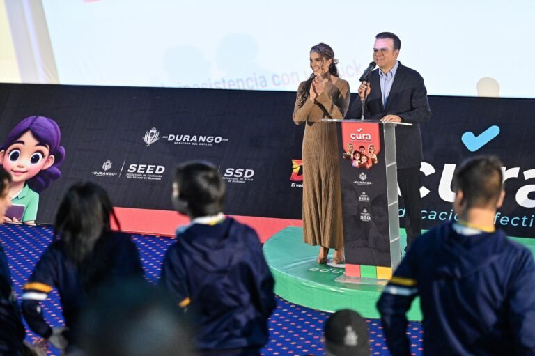 Presentan Marisol y Esteban la app CURA