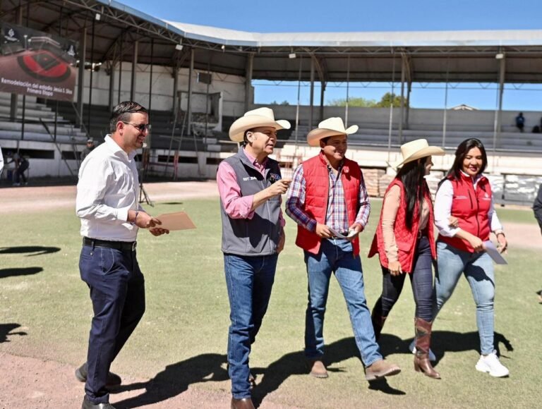 Supervisa Esteban obras en Pueblo Nuevo
