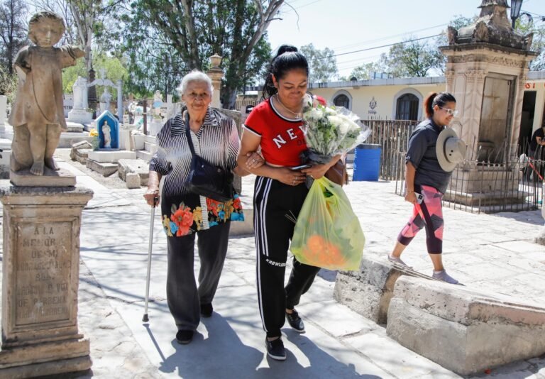 Autorizan a 30 comerciantes participar en romería del 10 de mayo