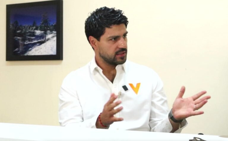 Es momento de hacer política en forma diferente: Martín Vivanco