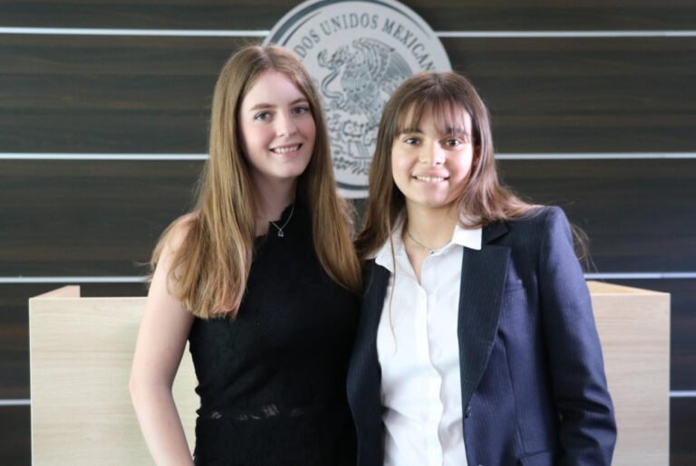 Estudiantes de la UAG visitan organismos de los poderes de gobierno