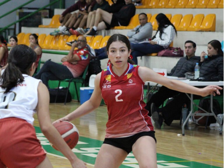 Basquetbol femenil a escena