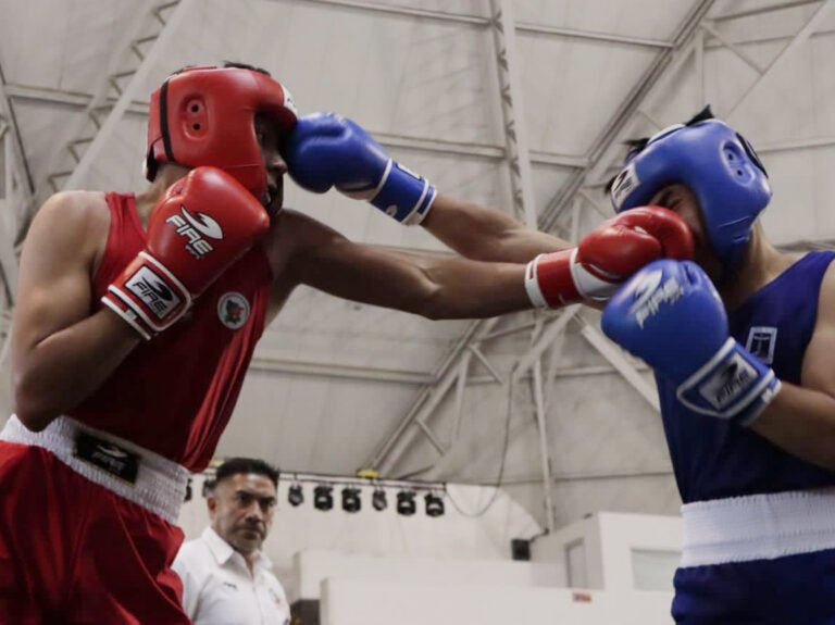 Asegura medalla en box