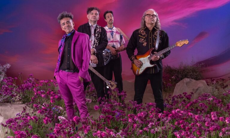 Café Tacvba celebra 35 años de carrera con una canción sobre la migración