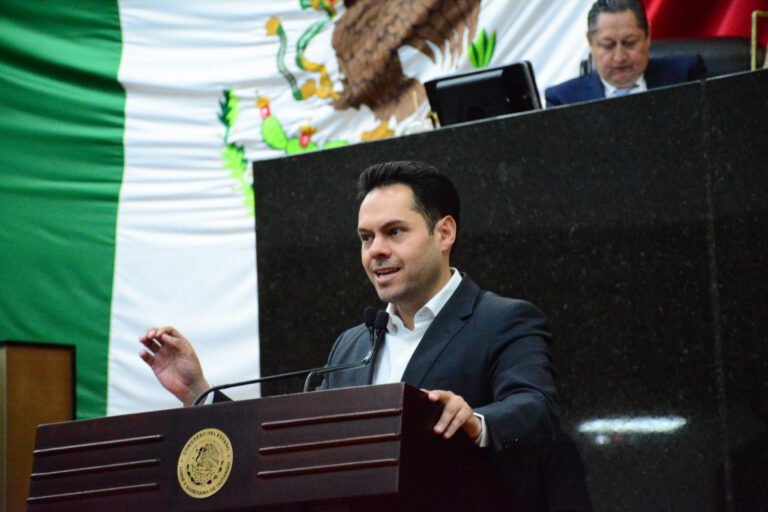 Con tecnología se mejora la educación: Alejandro Mojica